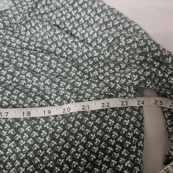 Ces Femme Plus Size Green All Over Pattern 3/4 Sleeve Blouse! - Picture 4 of 6